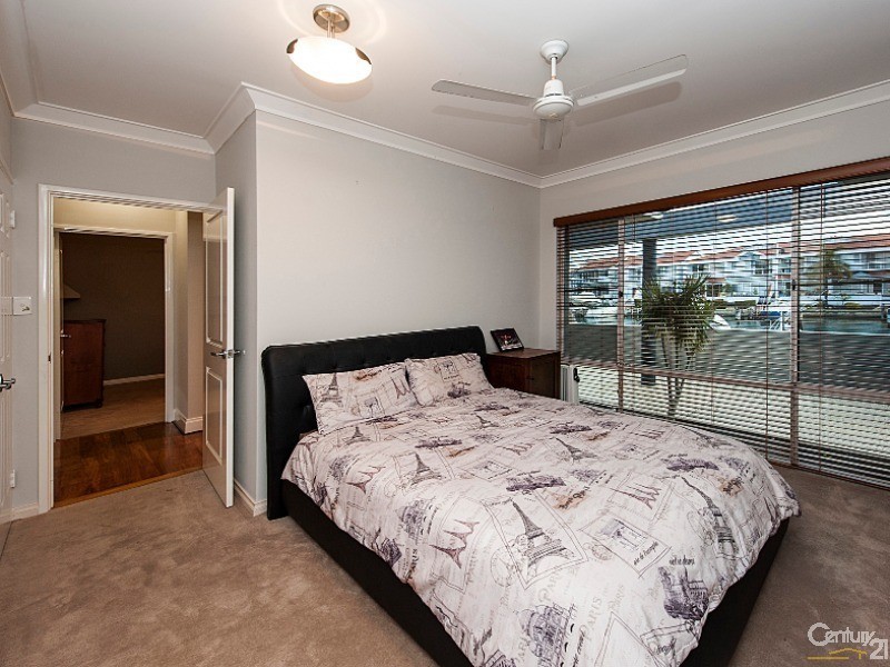 5 Cambria Island Retreat, Halls Head WA 6210