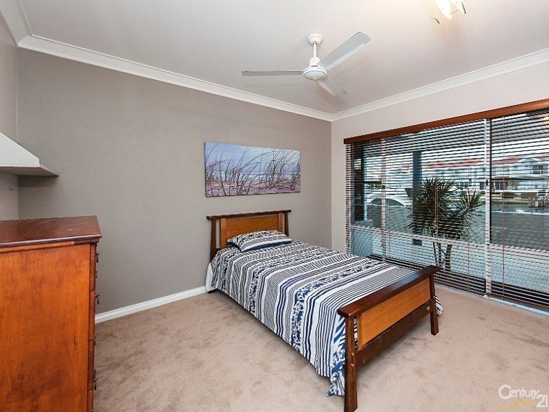 5 Cambria Island Retreat, Halls Head WA 6210