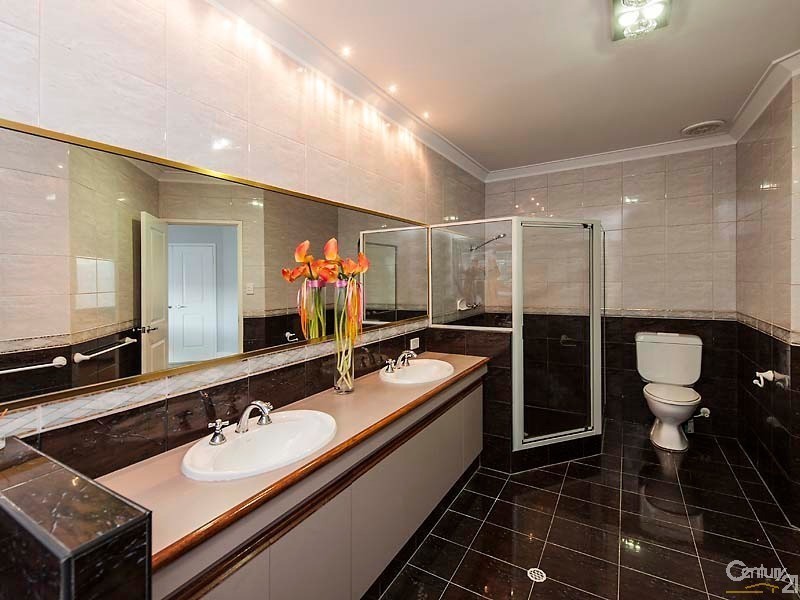 5 Cambria Island Retreat, Halls Head WA 6210