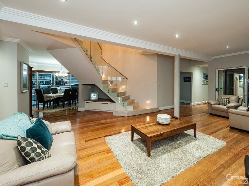 5 Cambria Island Retreat, Halls Head WA 6210