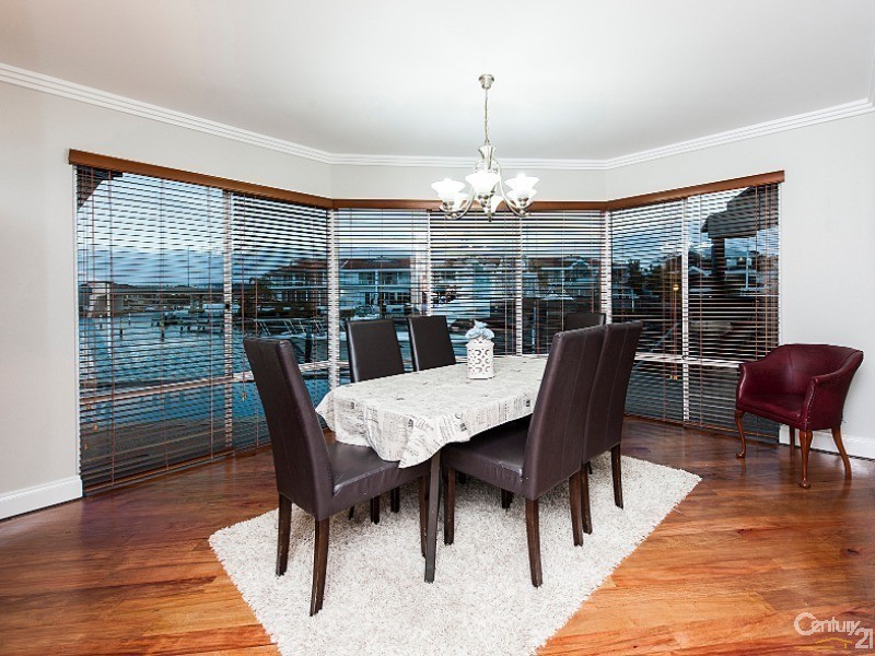 5 Cambria Island Retreat, Halls Head WA 6210