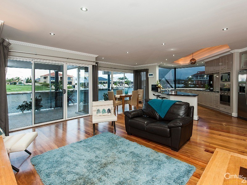 5 Cambria Island Retreat, Halls Head WA 6210