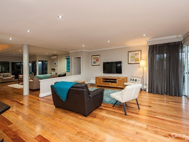 5 Cambria Island Retreat, Halls Head WA 6210