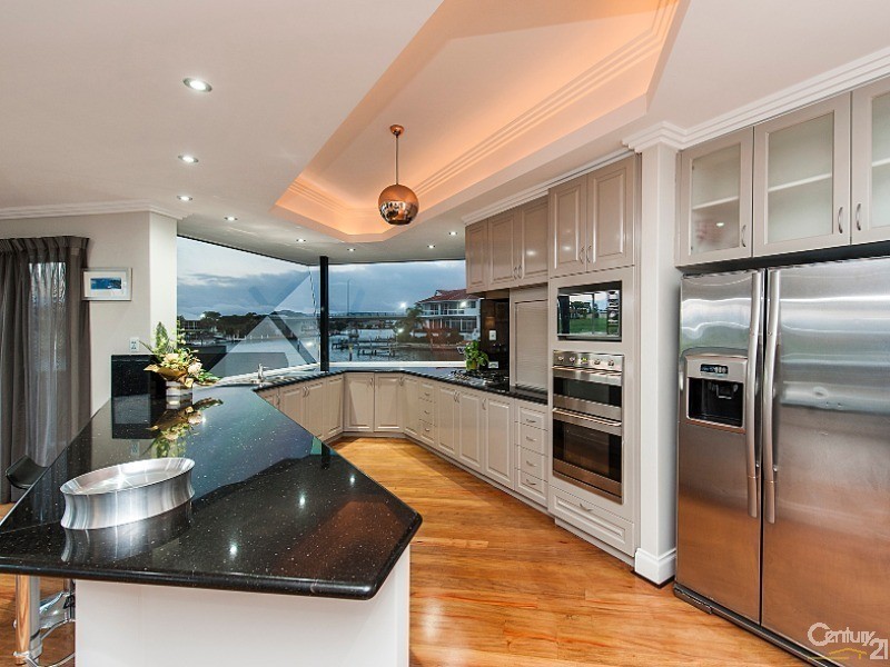 5 Cambria Island Retreat, Halls Head WA 6210