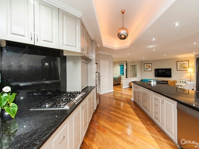 5 Cambria Island Retreat, Halls Head WA 6210