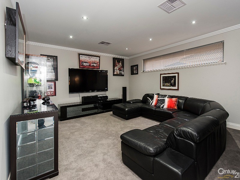 5 Cambria Island Retreat, Halls Head WA 6210