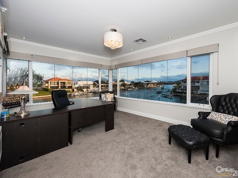 5 Cambria Island Retreat, Halls Head WA 6210