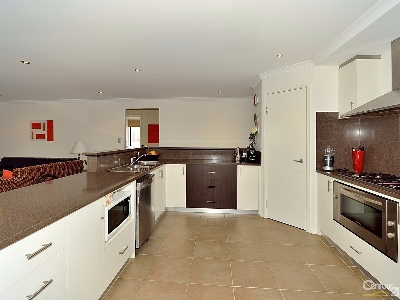 27 Buttercup Parkway, Halls Head WA 6210