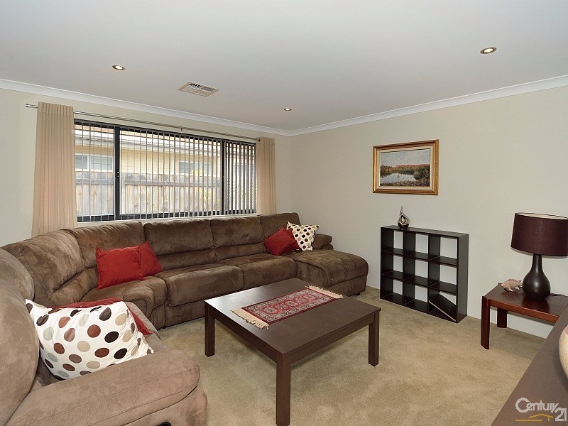 27 Buttercup Parkway, Halls Head WA 6210
