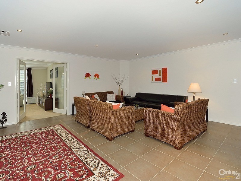 27 Buttercup Parkway, Halls Head WA 6210