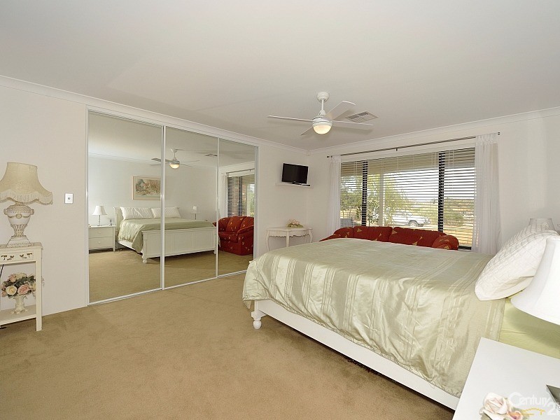 27 Buttercup Parkway, Halls Head WA 6210