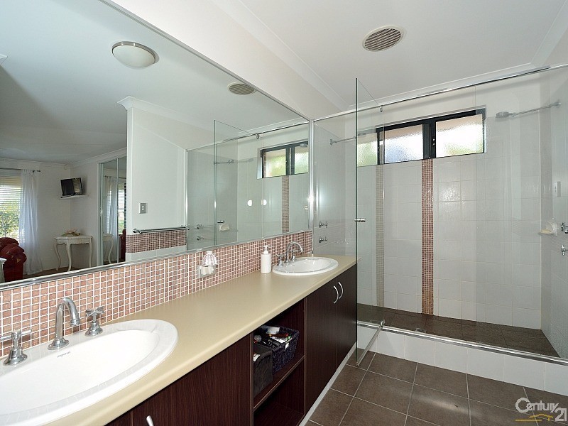 27 Buttercup Parkway, Halls Head WA 6210