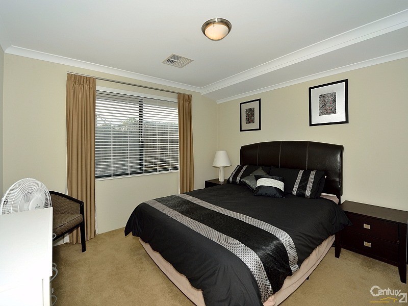 27 Buttercup Parkway, Halls Head WA 6210