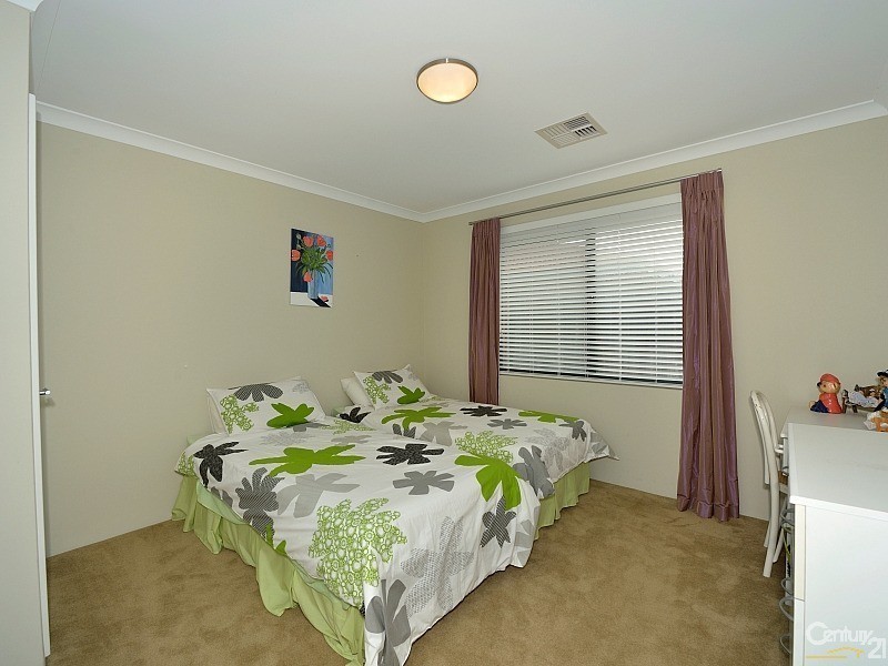 27 Buttercup Parkway, Halls Head WA 6210