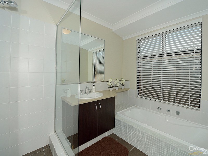27 Buttercup Parkway, Halls Head WA 6210