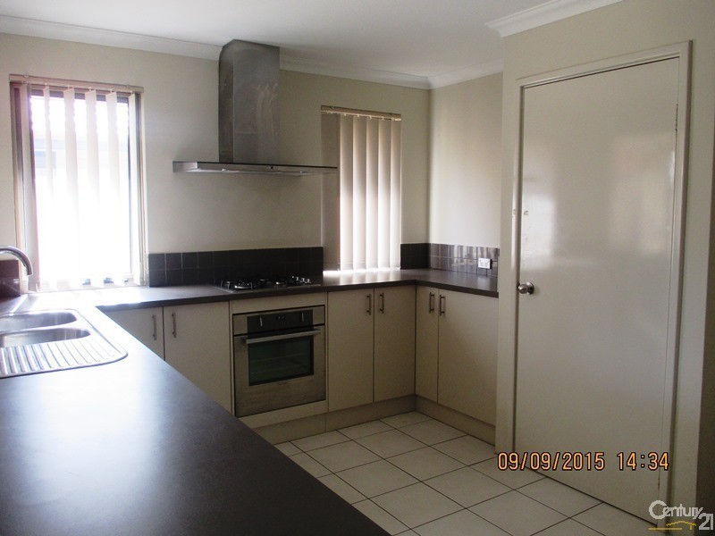 22 Wuraling Pass, Wannanup WA 6210