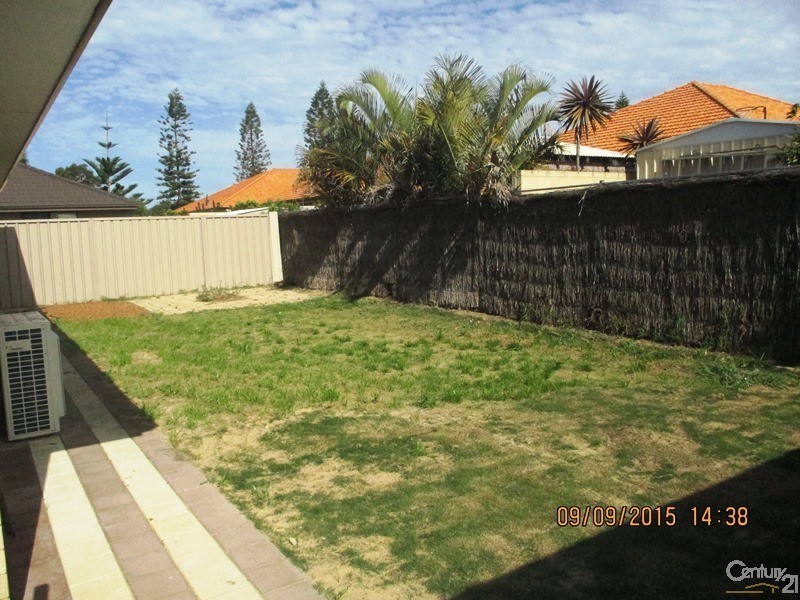 22 Wuraling Pass, Wannanup WA 6210