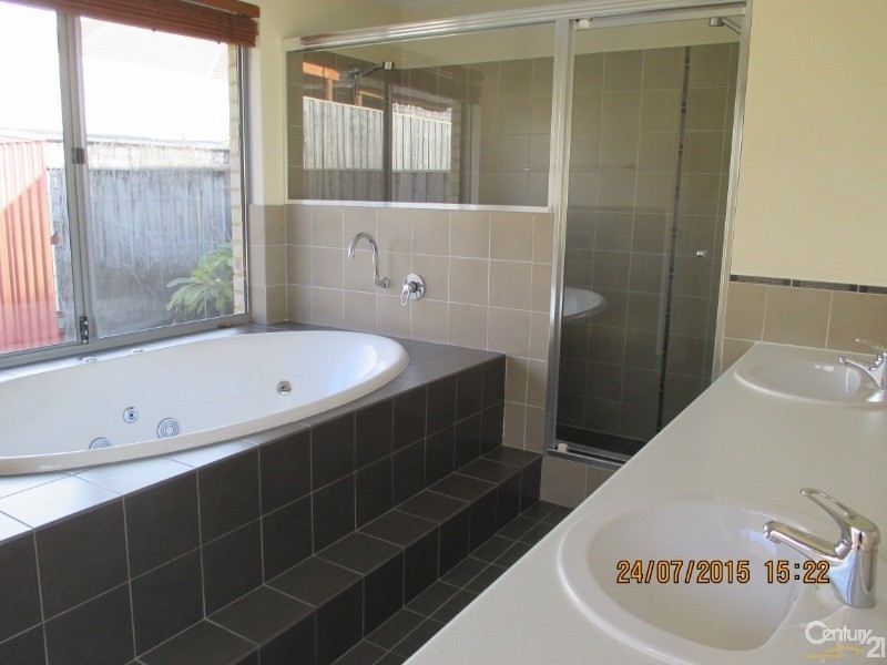 287 Peelwood Parade, Halls Head WA 6210