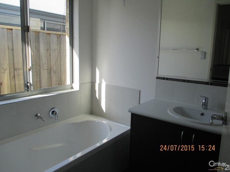 287 Peelwood Parade, Halls Head WA 6210