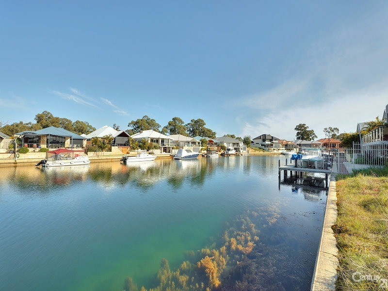 11 Ragamuffin Point, Halls Head WA 6210