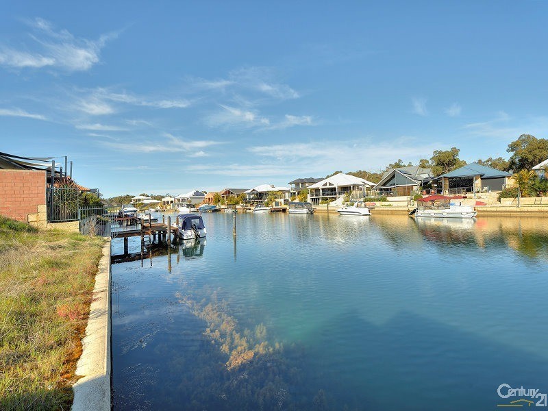 11 Ragamuffin Point, Halls Head WA 6210