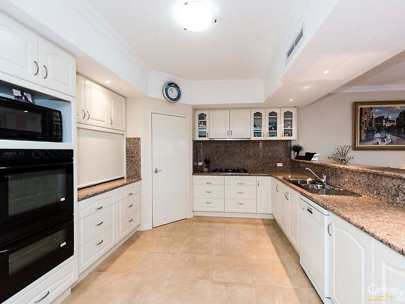 20 Brindabella Crescent, Halls Head WA 6210