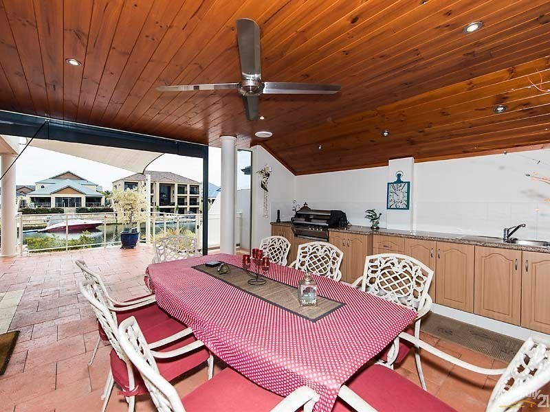 20 Brindabella Crescent, Halls Head WA 6210