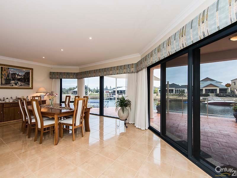 20 Brindabella Crescent, Halls Head WA 6210