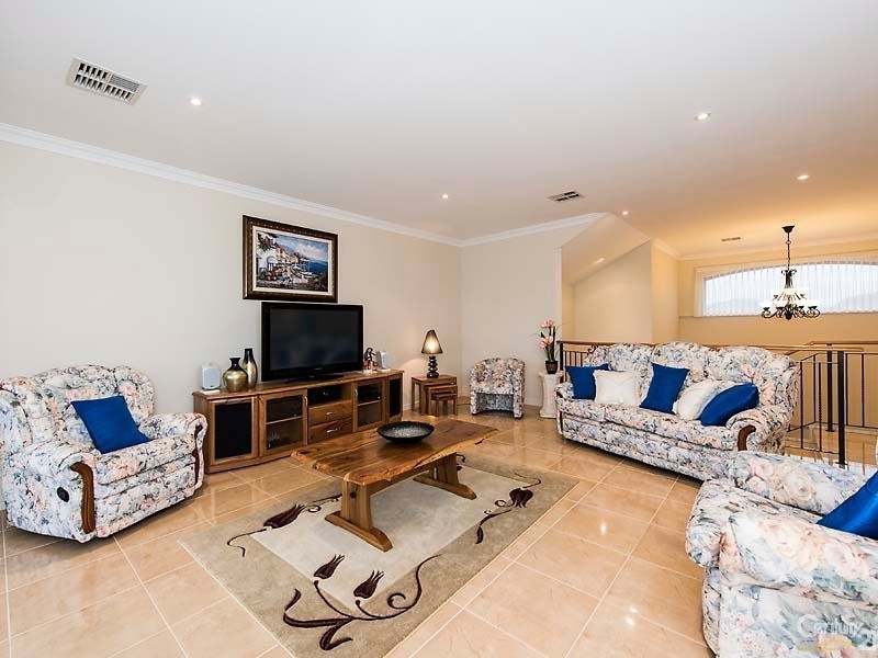 20 Brindabella Crescent, Halls Head WA 6210