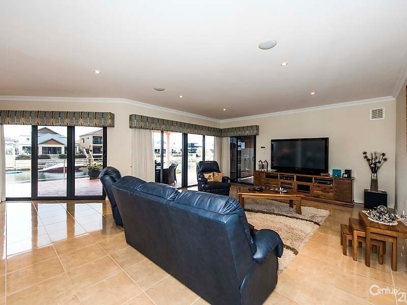 20 Brindabella Crescent, Halls Head WA 6210