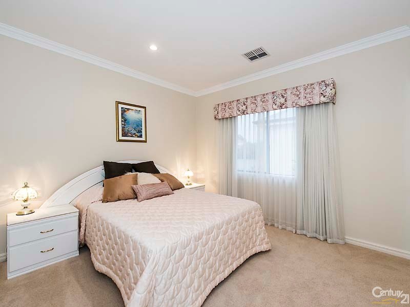 20 Brindabella Crescent, Halls Head WA 6210