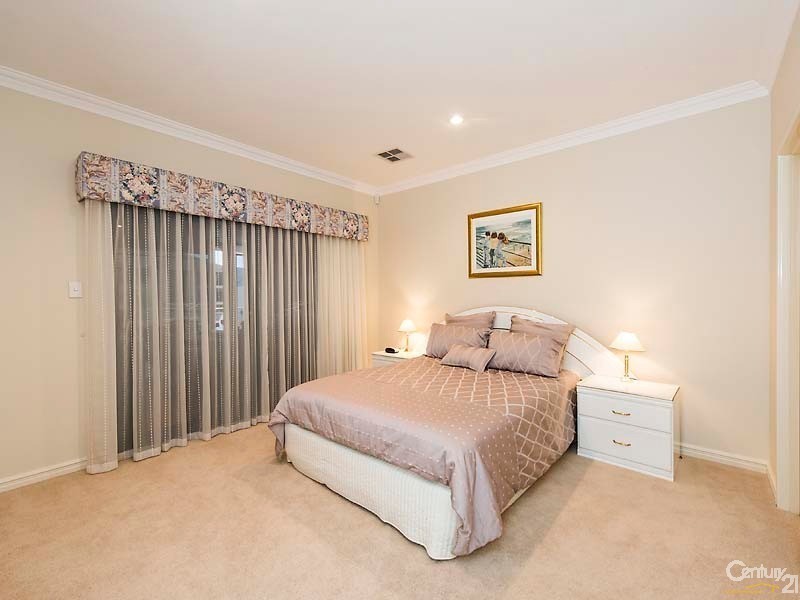 20 Brindabella Crescent, Halls Head WA 6210