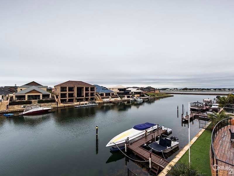 20 Brindabella Crescent, Halls Head WA 6210