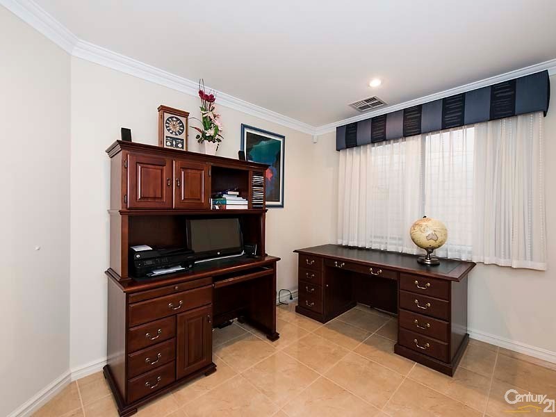 20 Brindabella Crescent, Halls Head WA 6210