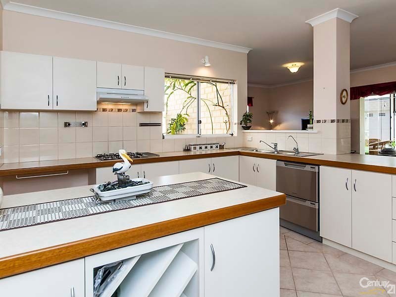 12 Batavia Avenue, Wannanup WA 6210