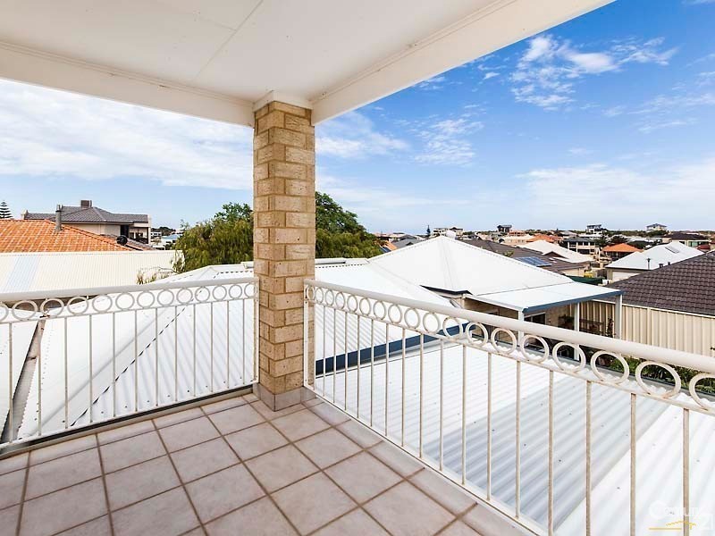 12 Batavia Avenue, Wannanup WA 6210