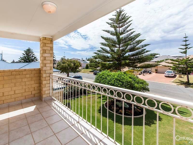 12 Batavia Avenue, Wannanup WA 6210