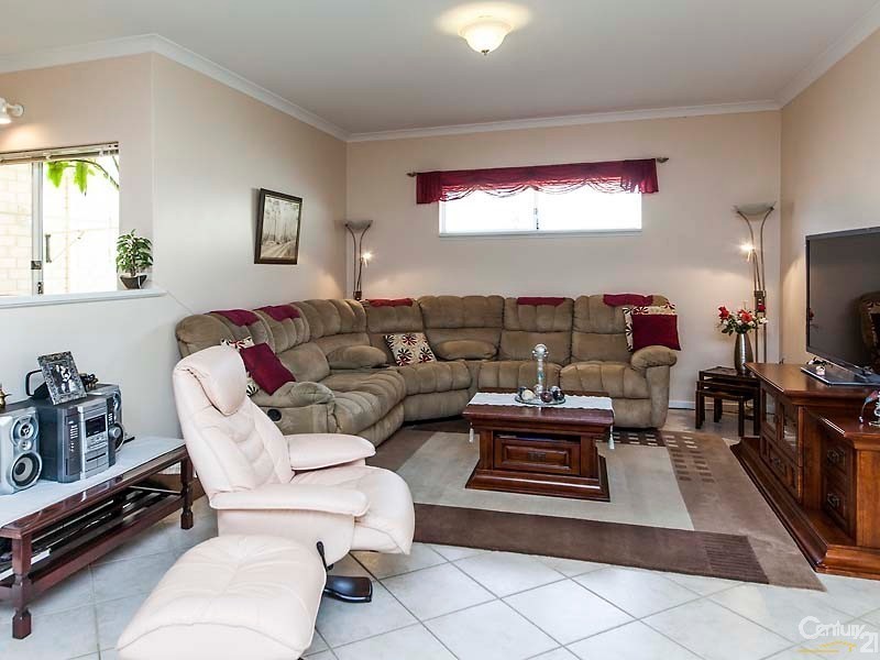 12 Batavia Avenue, Wannanup WA 6210