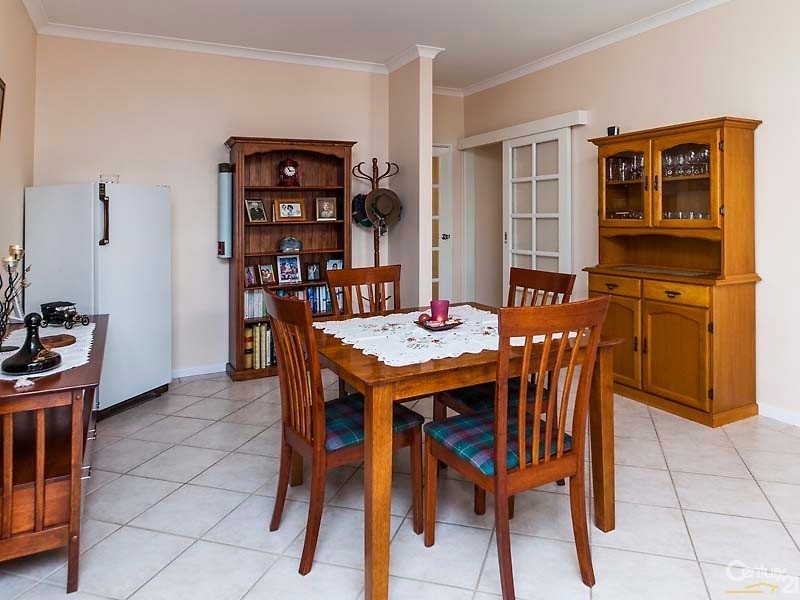 12 Batavia Avenue, Wannanup WA 6210