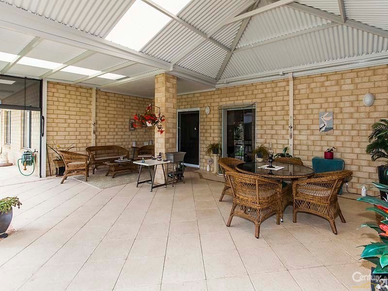 12 Batavia Avenue, Wannanup WA 6210