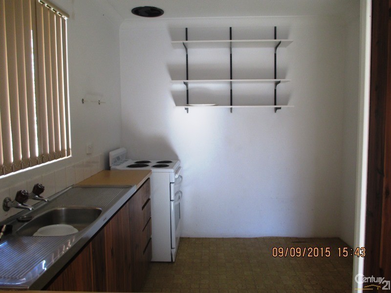 10 Oversby Street, Halls Head WA 6210