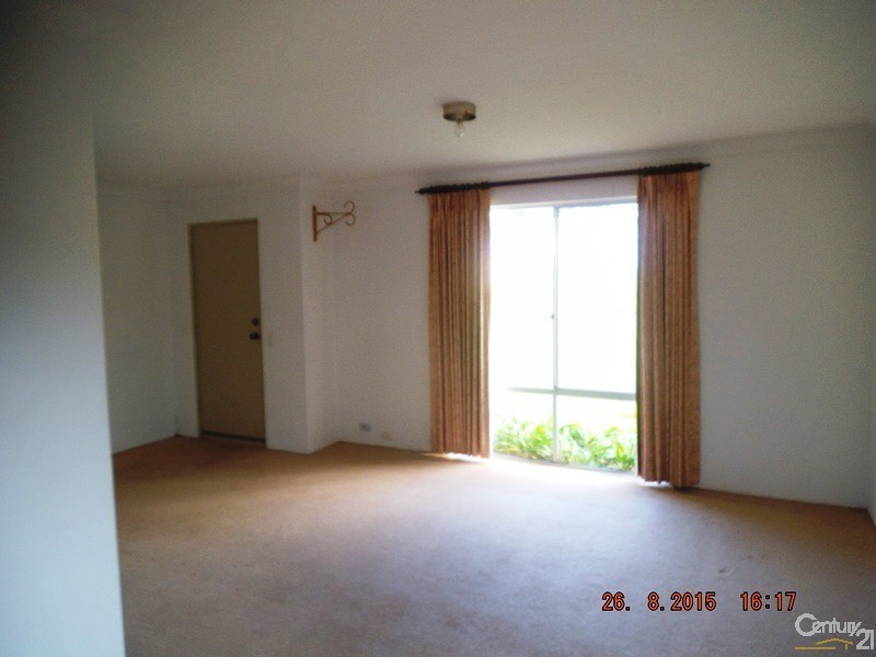10 Oversby Street, Halls Head WA 6210