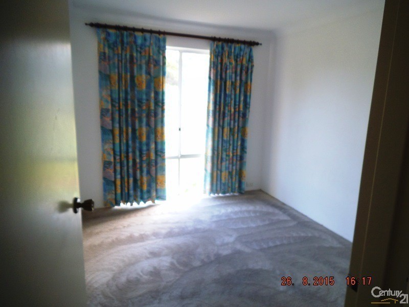 10 Oversby Street, Halls Head WA 6210