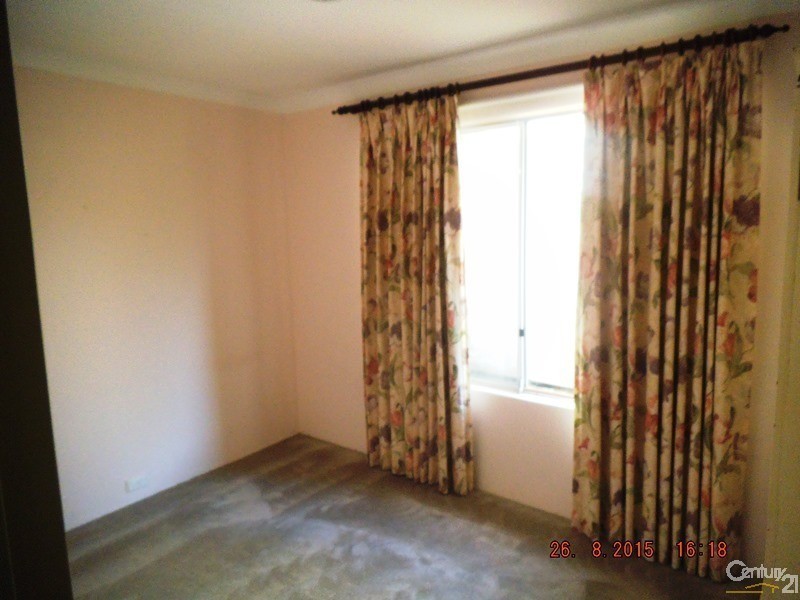10 Oversby Street, Halls Head WA 6210