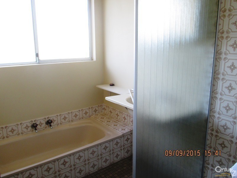 10 Oversby Street, Halls Head WA 6210