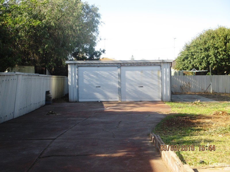 10 Oversby Street, Halls Head WA 6210