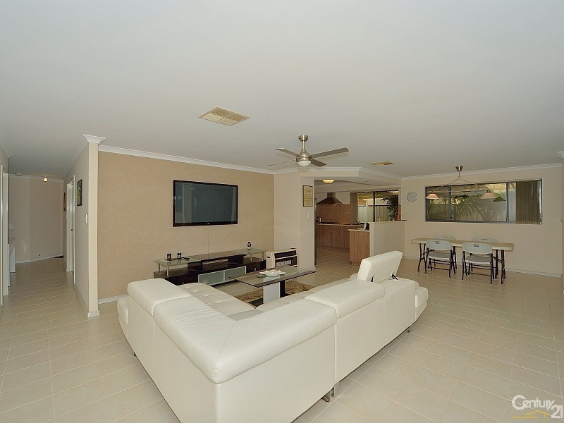 6 Cimarron Edge, Meadow Springs WA 6210