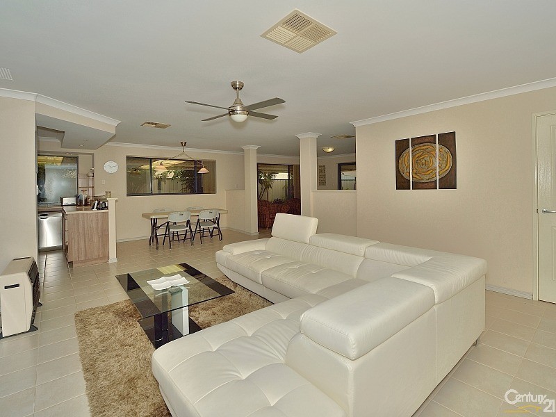 6 Cimarron Edge, Meadow Springs WA 6210