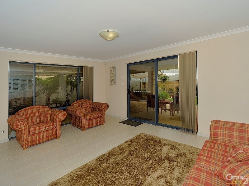 6 Cimarron Edge, Meadow Springs WA 6210