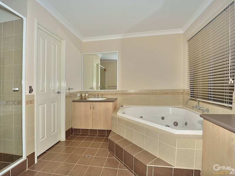 6 Cimarron Edge, Meadow Springs WA 6210